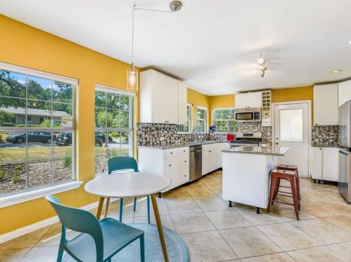 6207 Betty Cook Dr, Austin TX  78723-3313 exterior