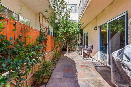 14627 Gledhill St, Van Nuys, CA 91402-1284