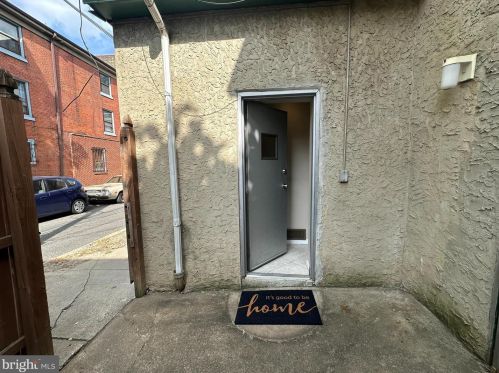 1040 4th St, Philadelphia, PA 19123-1591