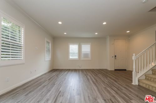 154 Pathway, Irvine CA  92618-8846 exterior
