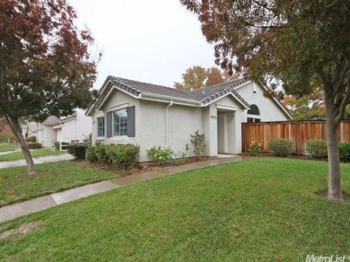 9535 Lakewind Ln, Elk Grove, CA 95758-4639