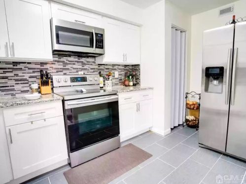 3121 Sayre Dr, Princeton NJ  08540-5820 exterior