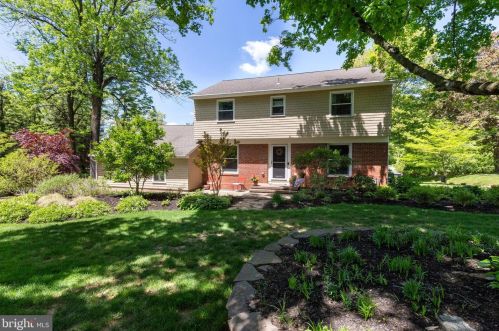 16 Perry Dr, Trenton, NJ 08628-1711