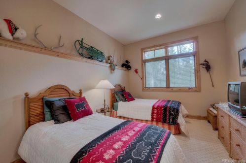 480 2 Cabins Dr, Silverthorne CO exterior