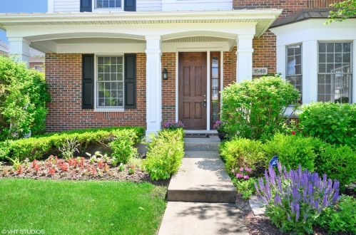 1549 Bluestem Ln, Glenview, IL 60026-7774