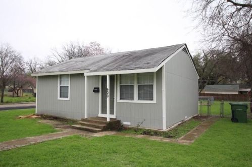 600 Moore St, Garland TX  75040-8332 exterior