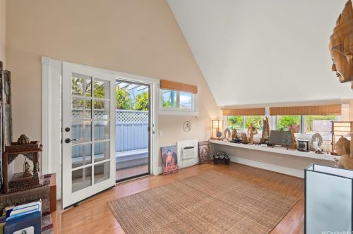 4579 Aukai Ave, Honolulu HI  96816-5205 exterior