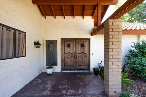 16355 Rancho Escondido Dr, Riverside CA  92506-5801 exterior