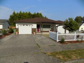 776 34th Ave, Longview, WA 98632-1925