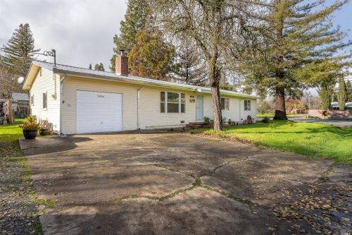 3990 Eastside Calpella Rd, Ukiah CA  95482-9559 exterior