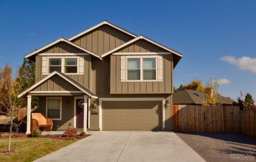 934 25th Ln, Eagle Crest, OR 97756-1325