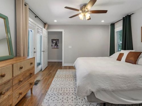 993 Burns Dr, Atlanta GA  30310-4631 exterior