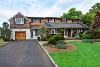162 Garden Ave, Paramus, NJ 07652-1937