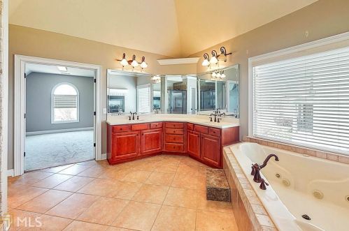 5135 Halcyon Dr, Atlanta GA  30349-1596 exterior