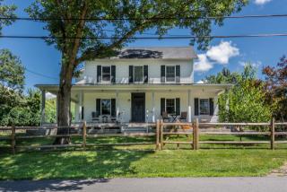 26 Old Ledgewood Rd, Roxbury Township, NJ 07836-9720