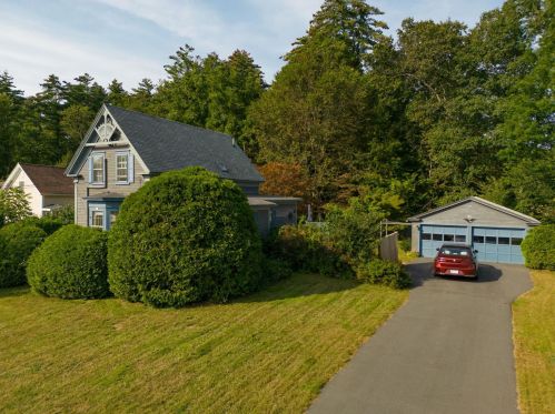 534 Silver St, Portsmouth, NH 03869-5411