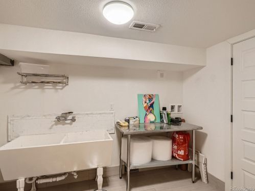 1221 Elizabeth St, Denver CO  80206-3219 exterior