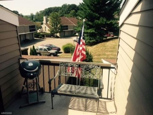 28 Crossway, Clinton, NJ 08809-1107