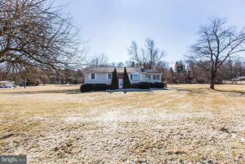 5680 Umbletown Rd, Gap, PA
