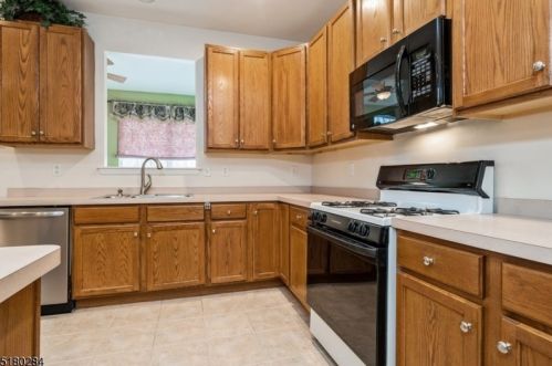 37 Dorset Dr, Hackettstown NJ  07840-5010 exterior