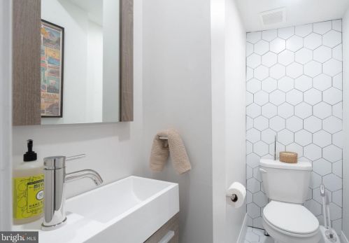 1614 Juniper St, Philadelphia PA  19148-1013 exterior