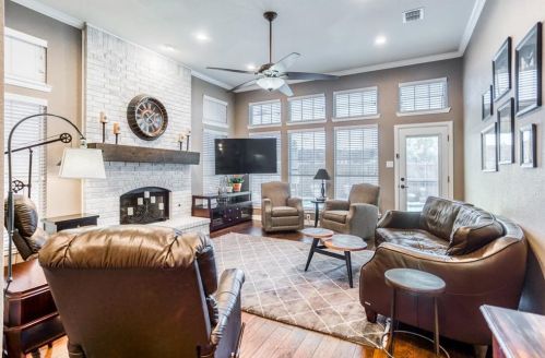 1025 Crk Bnd, Carrollton TX 75007-2787 exterior