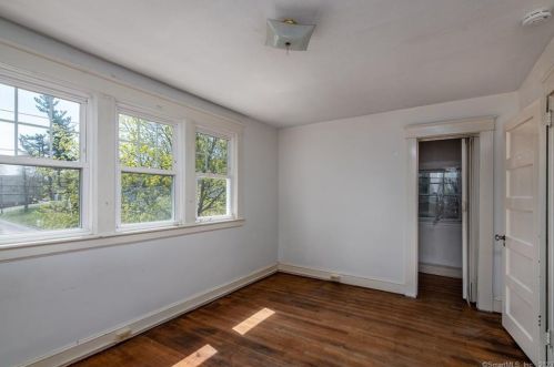 32 Bretton Rd, Middletown CT  06457-4112 exterior