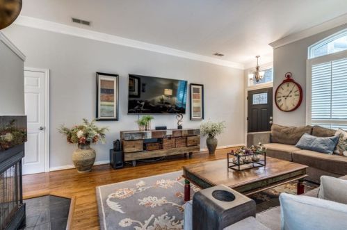 3824 Azure Ln, Addison TX  75001-7901 exterior