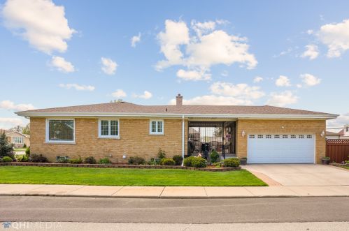 6800 Oakton Ct, Niles IL  60714-3013 exterior