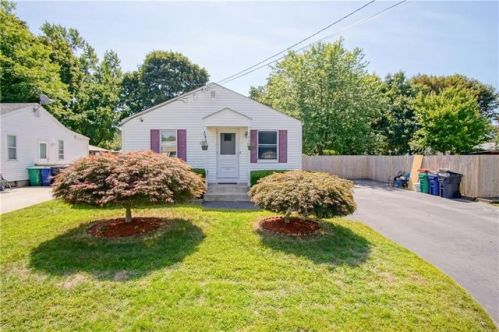 86 Falcon Ave, Warwick, RI 02888-4115