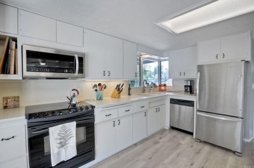 1111 Oak Dr, Vista CA  92084-4659 exterior