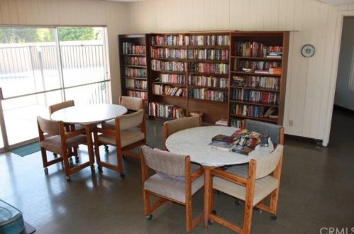 330 Magpie Ln, Santa Ana CA  92708-5822 exterior