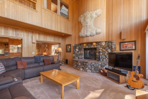 358 Skidder Trl, Truckee CA  96161-3928 exterior