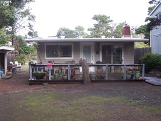 4591 Perpetua St, Florence, OR 97439-9148