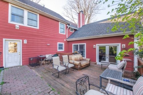 39 Kiel Ave, Kinnelon, NJ 07405-1304