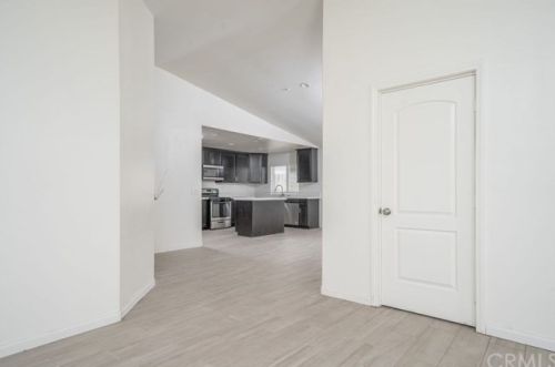 14525 Mission St, Cabazon, CA 92230-4137