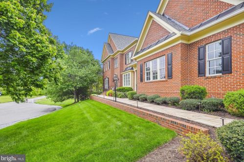 41334 Raspberry Dr, Leesburg, VA 20176-7826