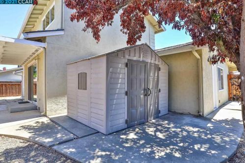 3719 Parkmall Ct, Concord CA  94519-1421 exterior