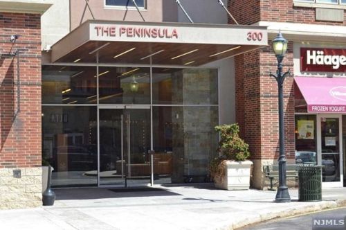 2110 City Pl, Edgewater NJ  07020-3136 exterior