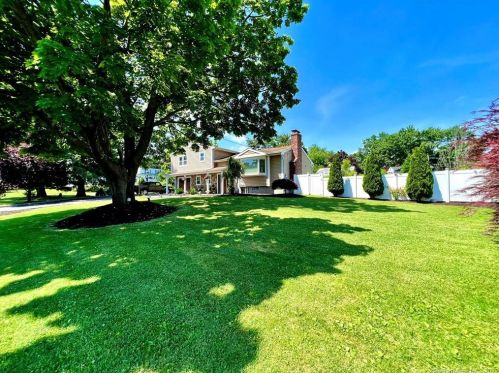 4 Dairy Farm Rd, Norwalk, CT 06851-6026
