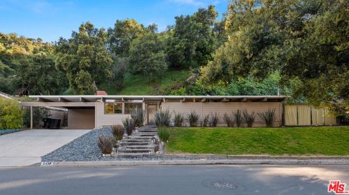 2430 Bywood Dr, Glendale CA  91206-4703 exterior