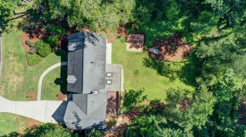535 Bridgewater Dr, Atlanta GA  30328-2814 exterior