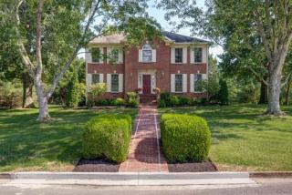 2111 Londonderry Dr, Murfreesboro, TN 37129-1372