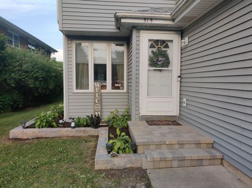517 State St, Pingree Grove, IL 60140-9615