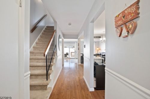 35 Saxonney Cir, Flemington, NJ 08822-6804