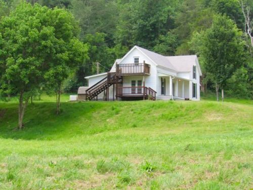 1060 Patterson Rd, Lafayette, TN 37083-3927