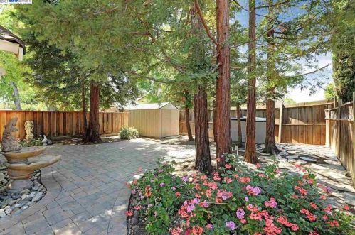 732 Hattan Dr, Livermore, CA 94551-6901
