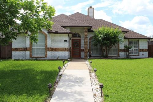 4215 Harvest Hill Rd, Carrollton TX  75010-4112 exterior