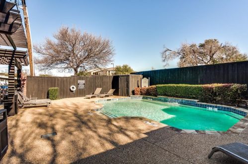 4716 Bradford Dr, Dallas TX  75219-1239 exterior