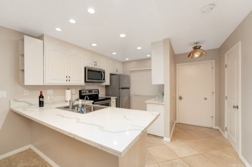 124 Lakepines, Irvine CA  92620-1924 exterior